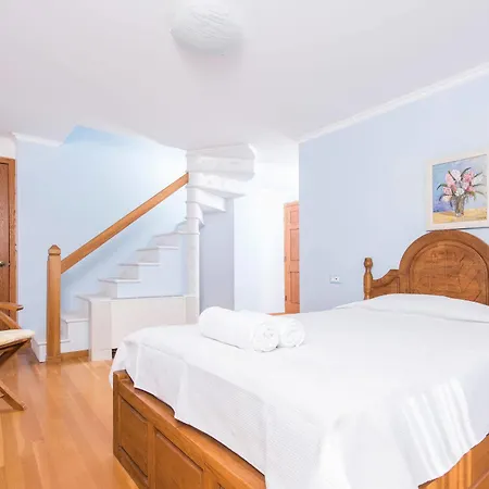 Alba Caldera Villa Holiday home